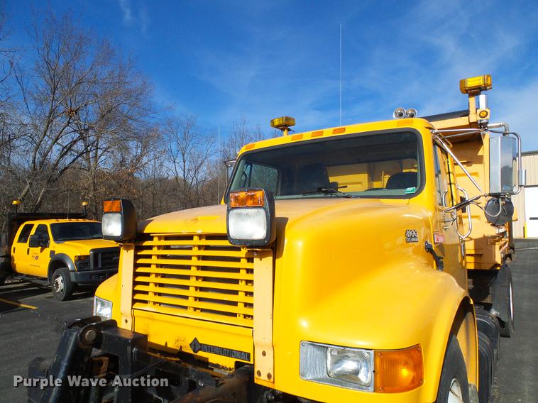 image for item DB2122 2002 International 4900 dump truck