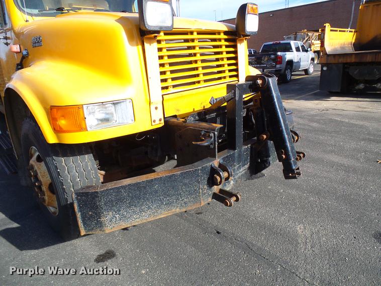 image for item DB2122 2002 International 4900 dump truck