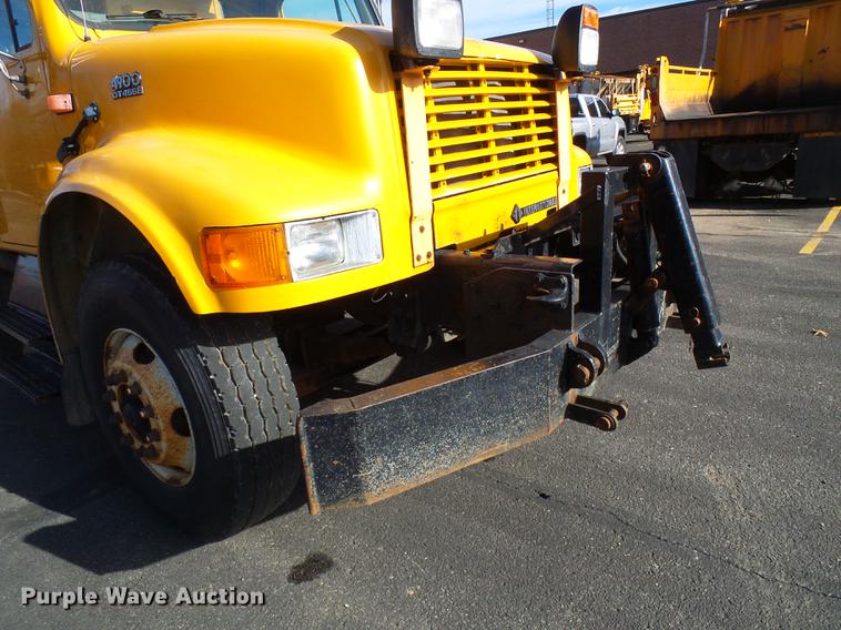 image for item DB2122 2002 International 4900 dump truck