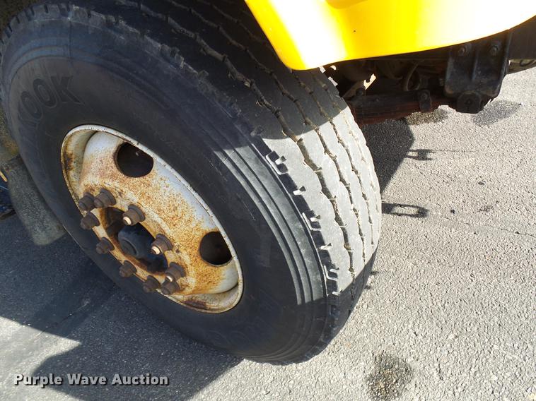 image for item DB2122 2002 International 4900 dump truck