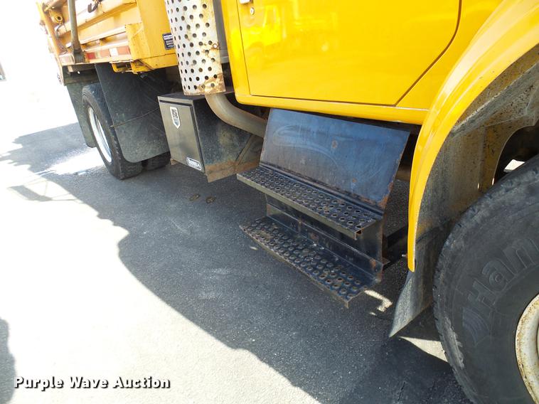 image for item DB2122 2002 International 4900 dump truck