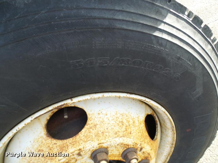 image for item DB2122 2002 International 4900 dump truck