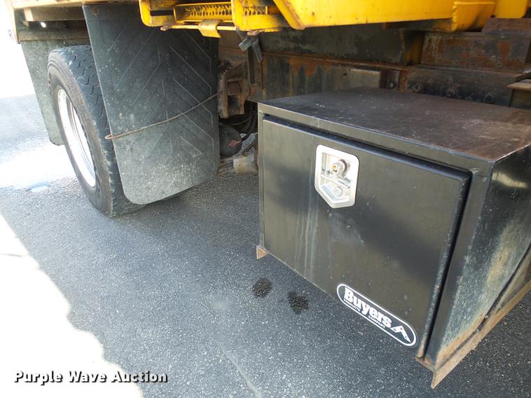 image for item DB2122 2002 International 4900 dump truck