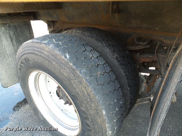 image for item DB2122 2002 International 4900 dump truck