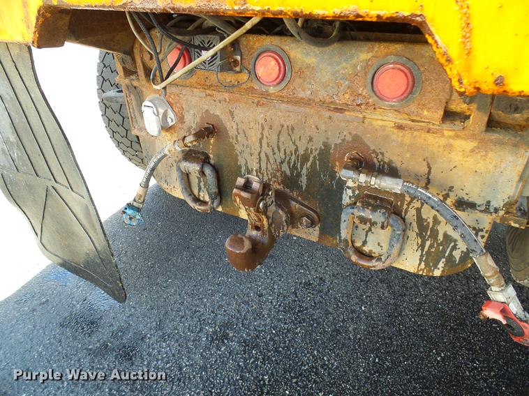 image for item DB2122 2002 International 4900 dump truck