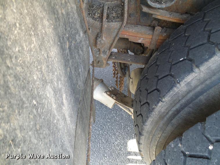 image for item DB2122 2002 International 4900 dump truck