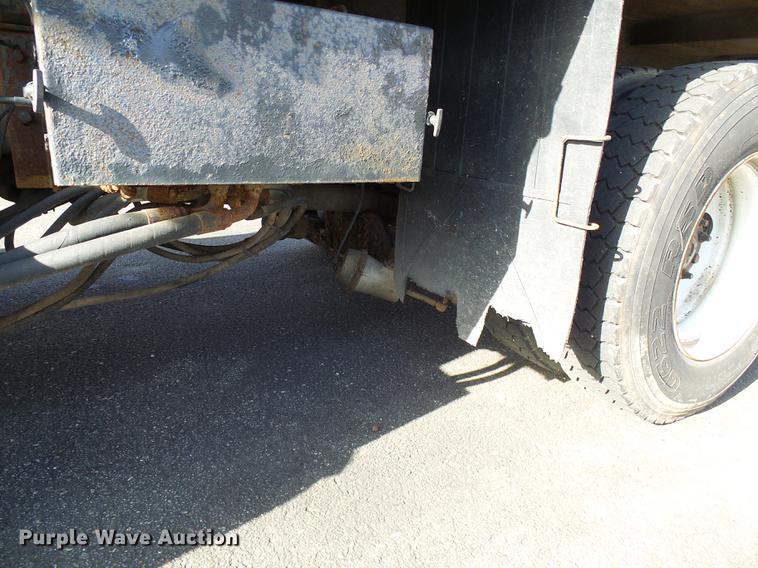 image for item DB2122 2002 International 4900 dump truck