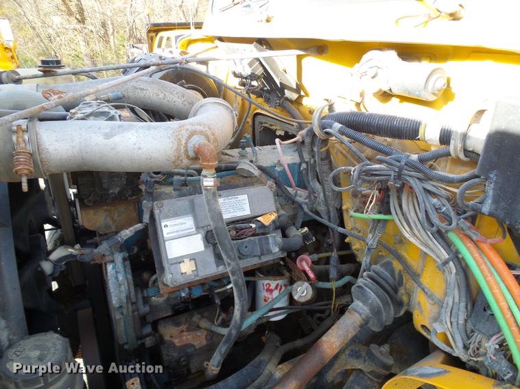 image for item DB2122 2002 International 4900 dump truck