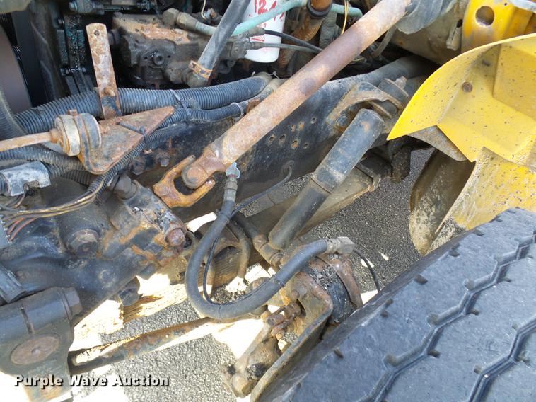 image for item DB2122 2002 International 4900 dump truck