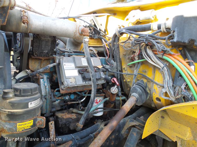 image for item DB2122 2002 International 4900 dump truck