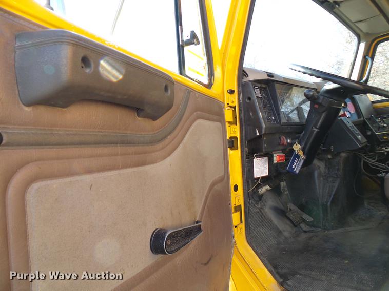 image for item DB2122 2002 International 4900 dump truck