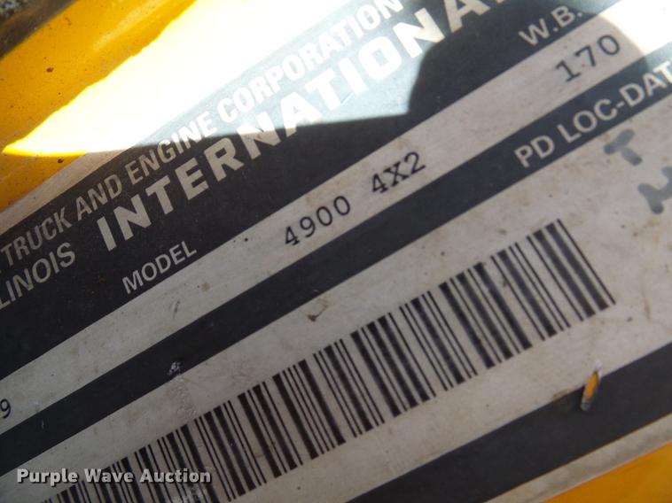 image for item DB2122 2002 International 4900 dump truck