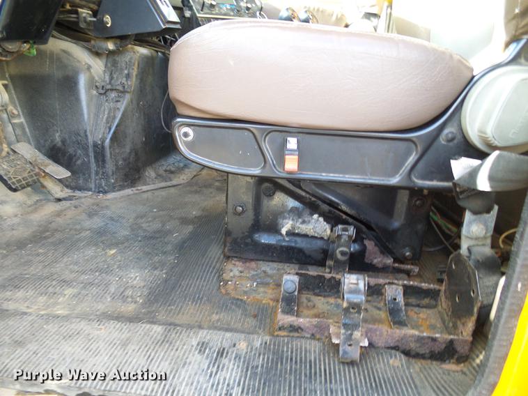 image for item DB2122 2002 International 4900 dump truck