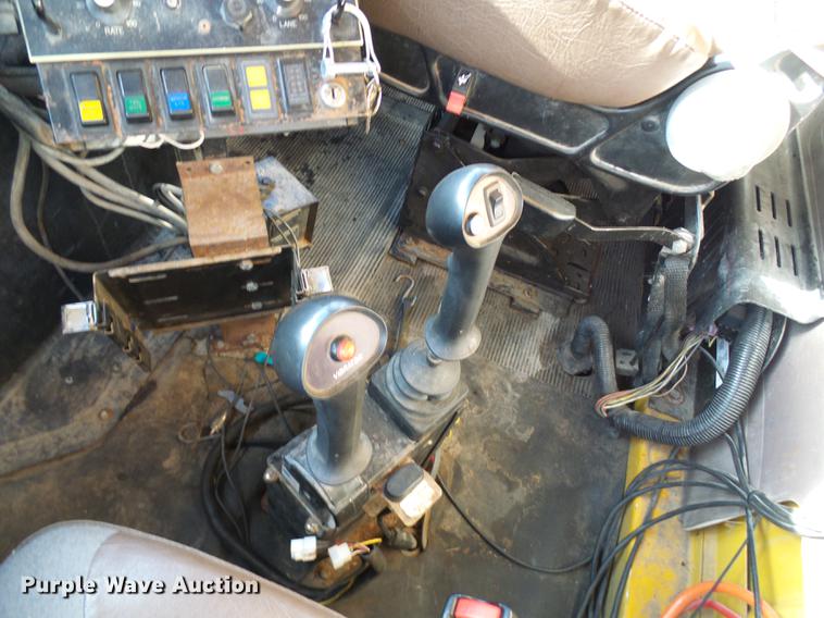 image for item DB2122 2002 International 4900 dump truck