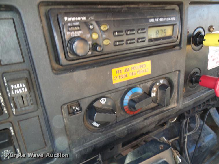 image for item DB2122 2002 International 4900 dump truck