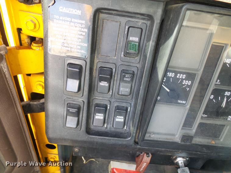 image for item DB2122 2002 International 4900 dump truck