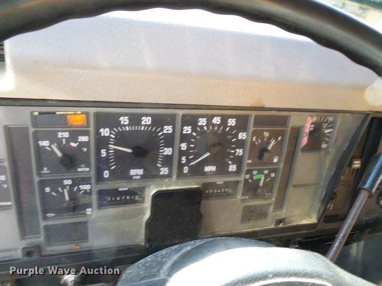 image for item DB2122 2002 International 4900 dump truck