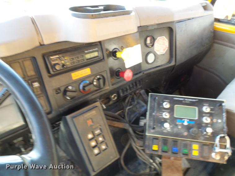 image for item DB2122 2002 International 4900 dump truck