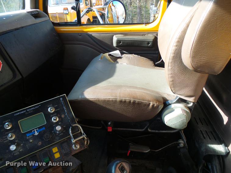 image for item DB2122 2002 International 4900 dump truck