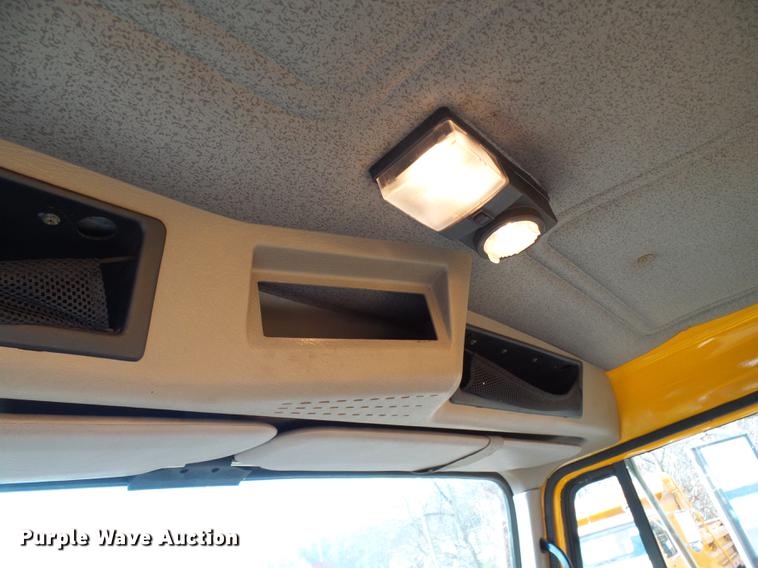 image for item DB2122 2002 International 4900 dump truck