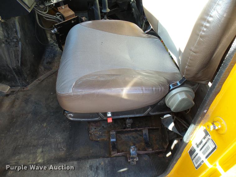 image for item DB2122 2002 International 4900 dump truck