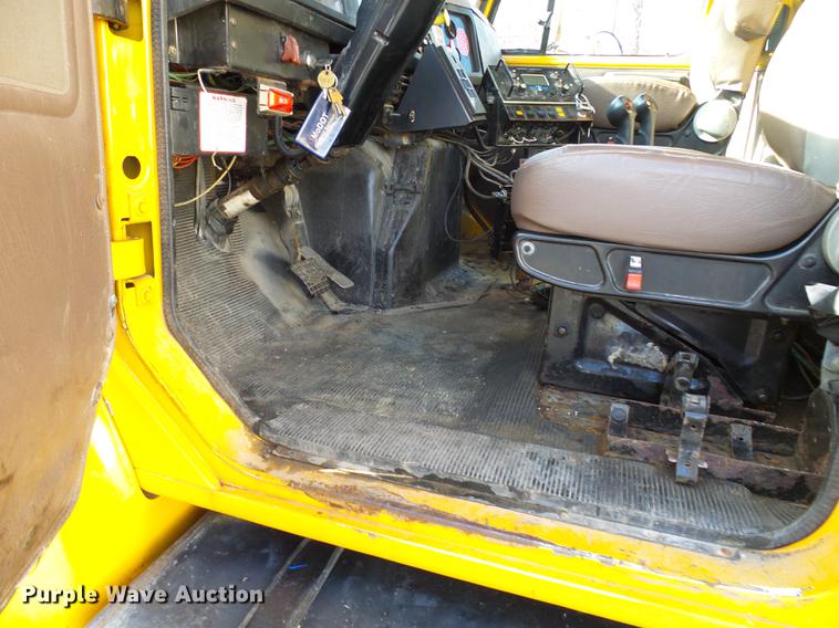 image for item DB2122 2002 International 4900 dump truck