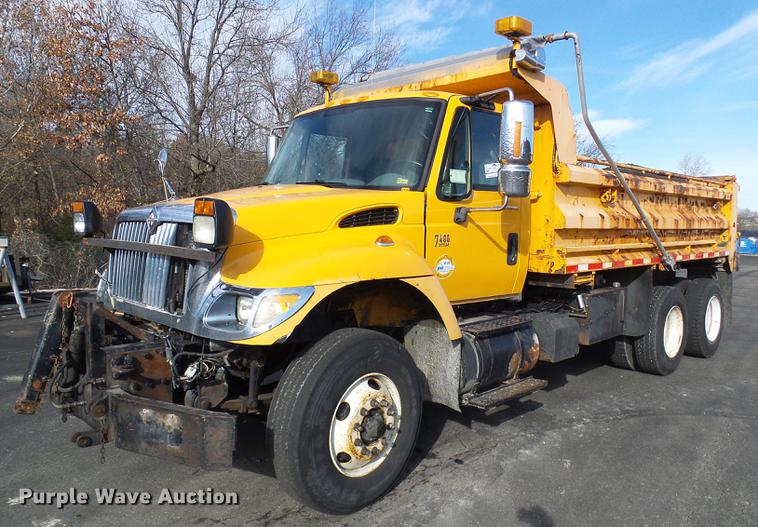 image for item DB2123 2004 International 7400 dump truck