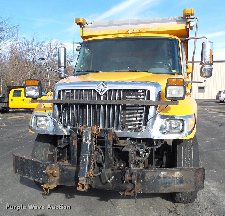 image for item DB2123 2004 International 7400 dump truck