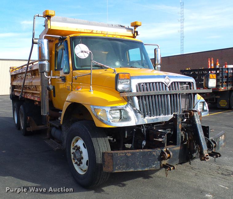 image for item DB2123 2004 International 7400 dump truck