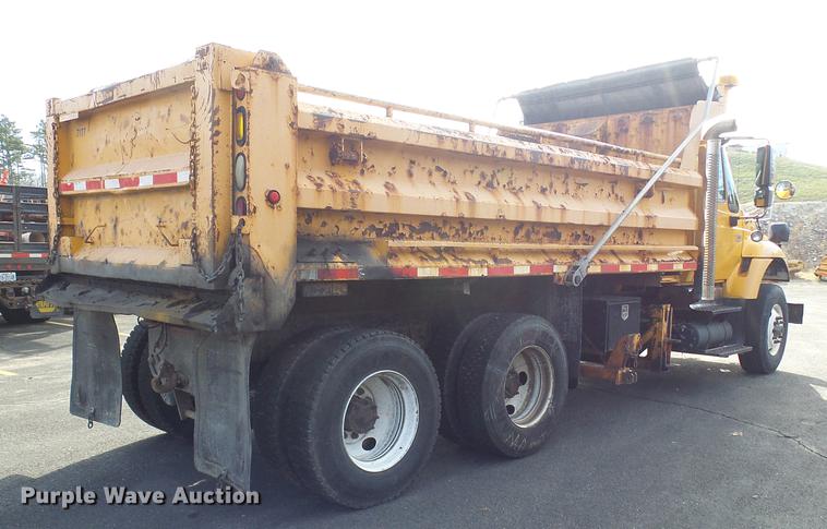image for item DB2123 2004 International 7400 dump truck