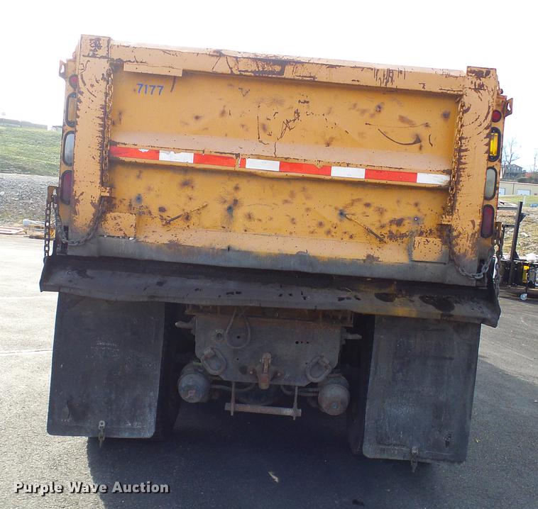 image for item DB2123 2004 International 7400 dump truck