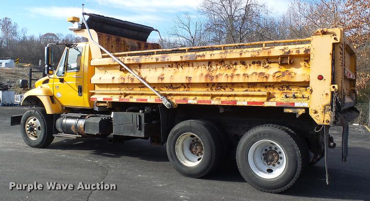 image for item DB2123 2004 International 7400 dump truck
