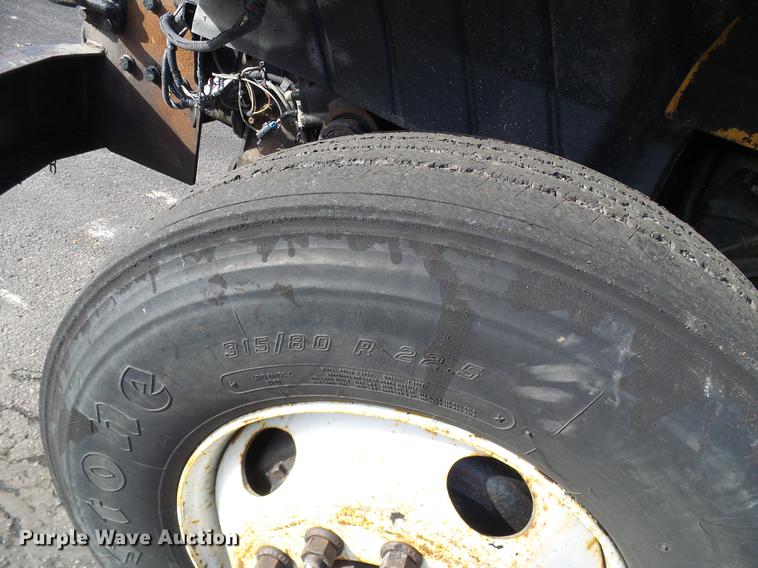 image for item DB2123 2004 International 7400 dump truck