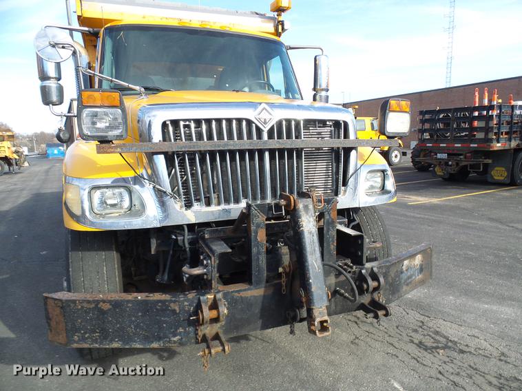 image for item DB2123 2004 International 7400 dump truck