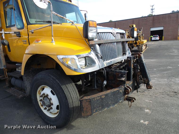 image for item DB2123 2004 International 7400 dump truck