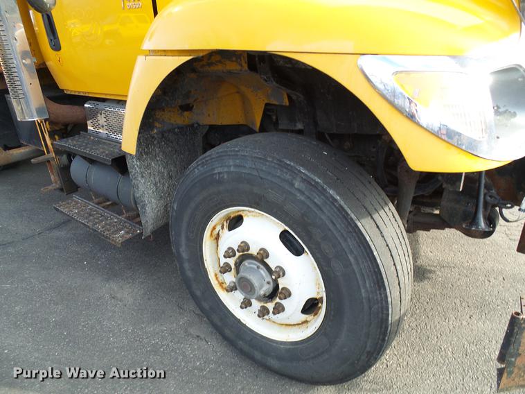 image for item DB2123 2004 International 7400 dump truck