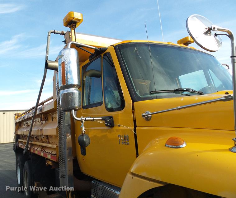 image for item DB2123 2004 International 7400 dump truck