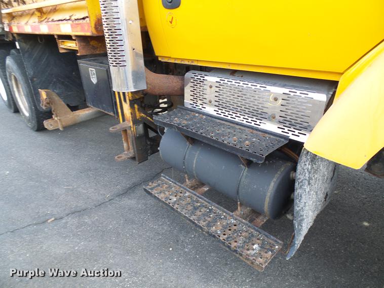 image for item DB2123 2004 International 7400 dump truck