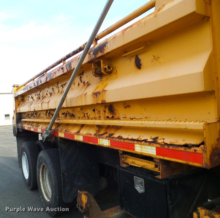 image for item DB2123 2004 International 7400 dump truck