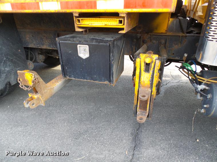 image for item DB2123 2004 International 7400 dump truck