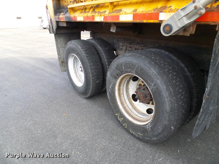 image for item DB2123 2004 International 7400 dump truck