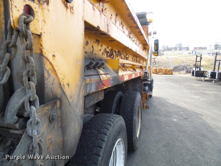 image for item DB2123 2004 International 7400 dump truck