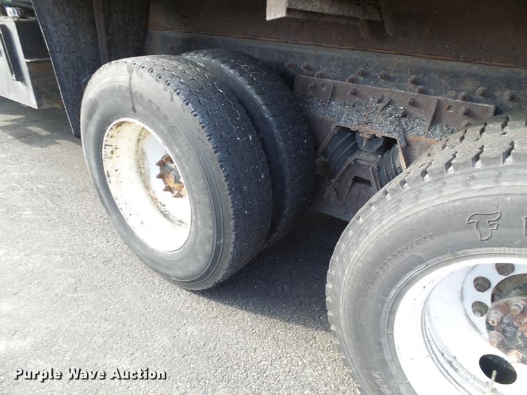 image for item DB2123 2004 International 7400 dump truck