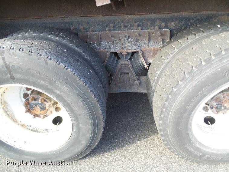 image for item DB2123 2004 International 7400 dump truck