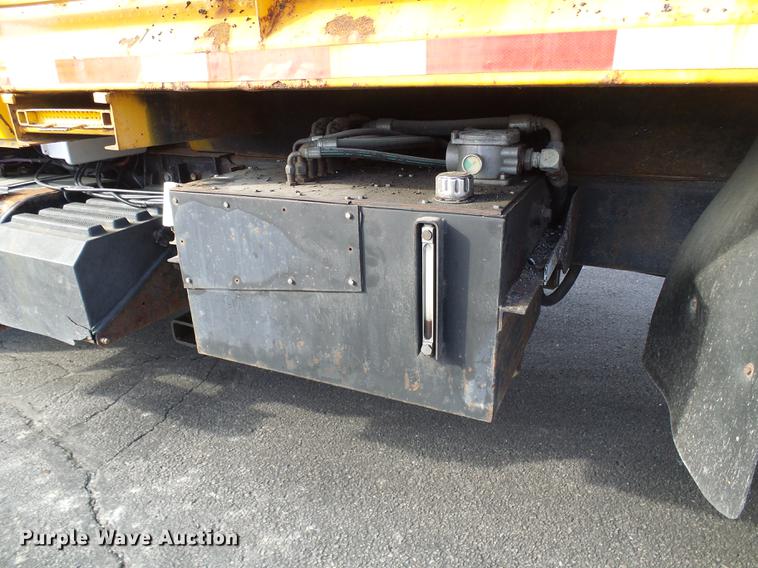 image for item DB2123 2004 International 7400 dump truck