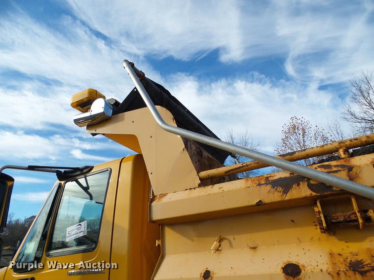 image for item DB2123 2004 International 7400 dump truck