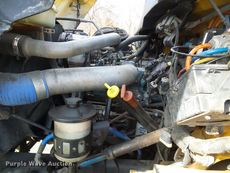 image for item DB2123 2004 International 7400 dump truck