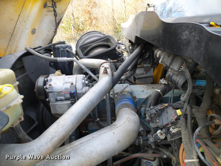 image for item DB2123 2004 International 7400 dump truck