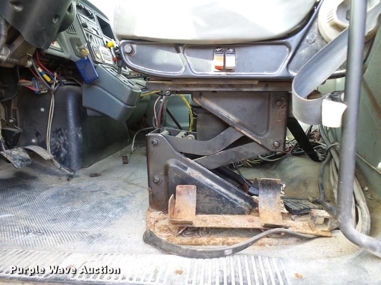 image for item DB2123 2004 International 7400 dump truck