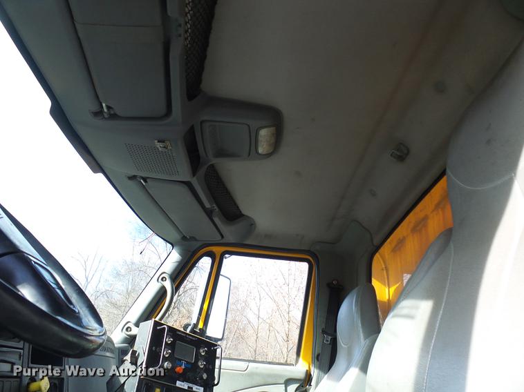 image for item DB2123 2004 International 7400 dump truck